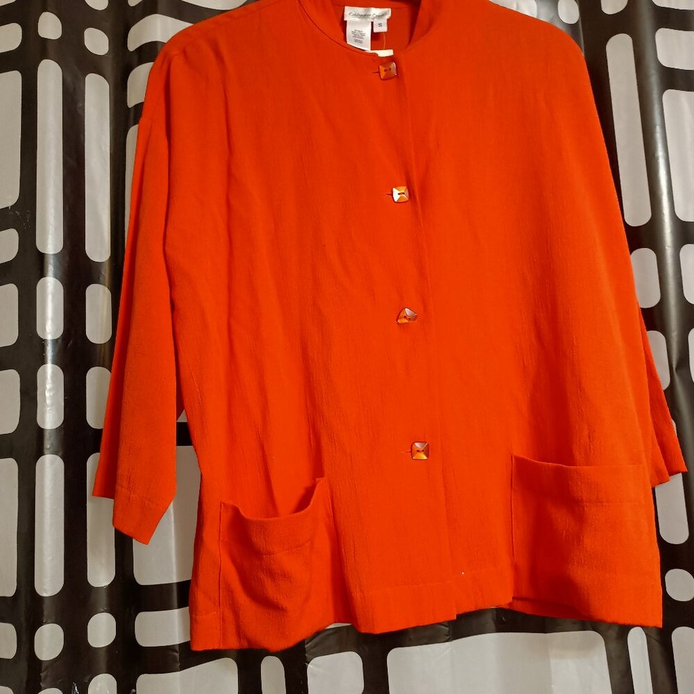 Elevate Your Style with the Cold Water Creek Crinkle Mandarin Collar Top!